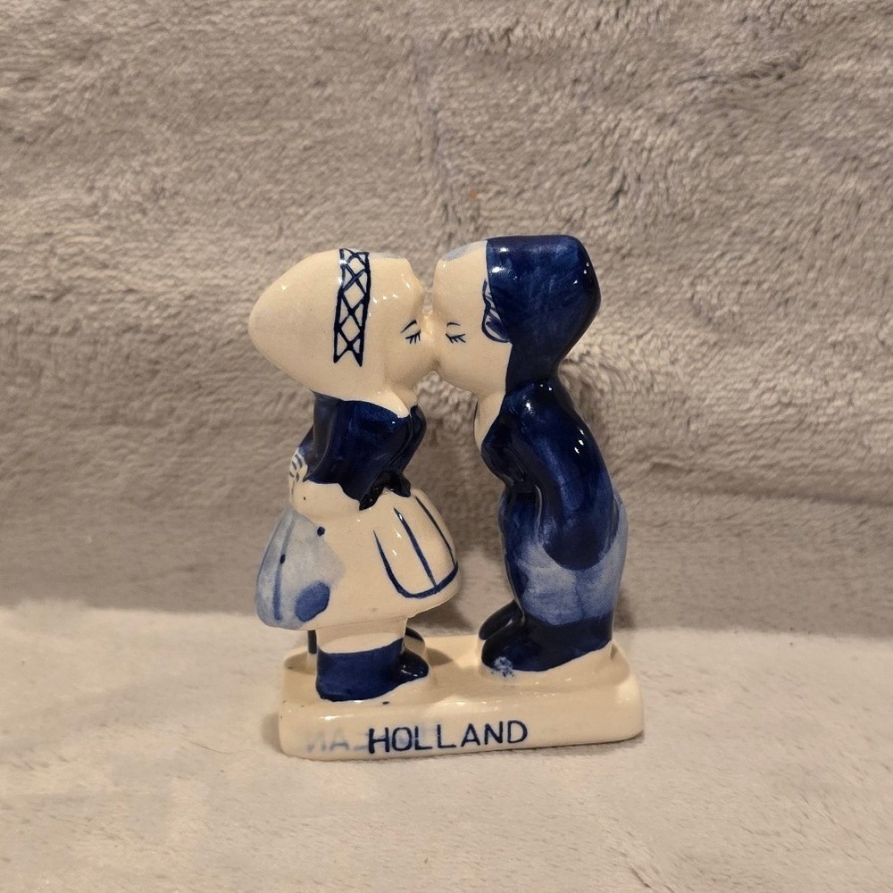 Vintage Delft Blue Hand Painted Kissing Dutch Couple Ceramic Figurine Holland